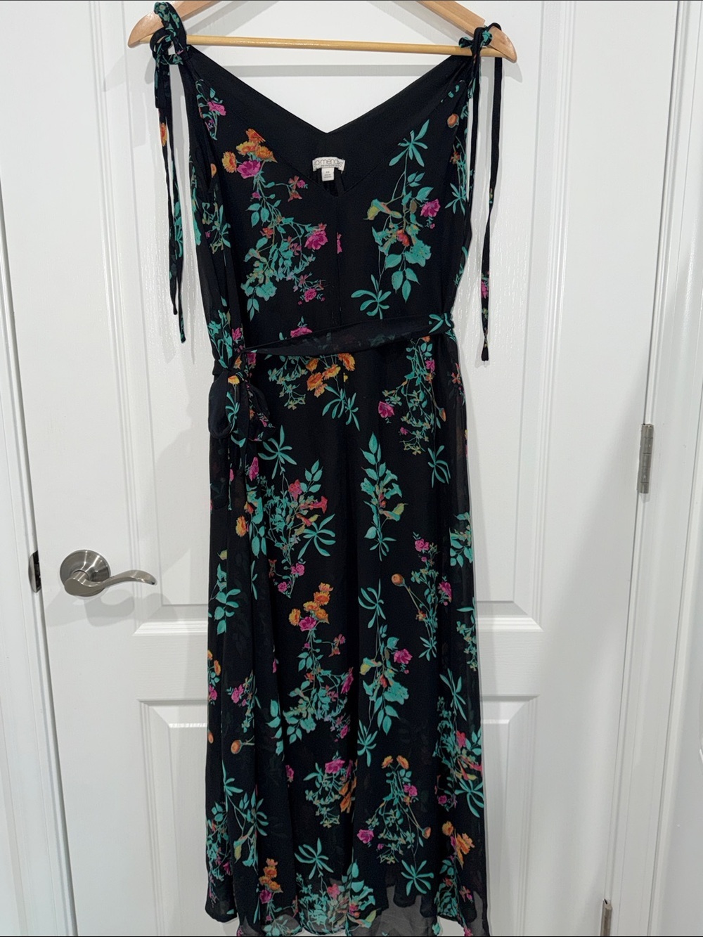 New York & Company Eva Mendes
Floral Tie-Shoulder Maxi Dress in Black xsmall